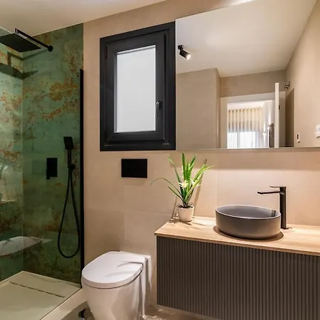 Apartment Private Jacuzzi, 3 Pools, Grill, Parking, Ac